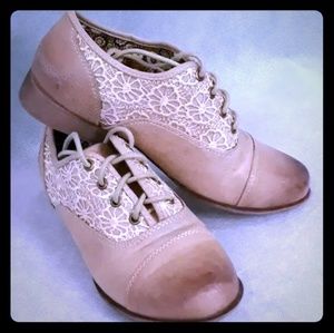 Hot Tomato Jordan Size 6.5M Vintage Style Shoes